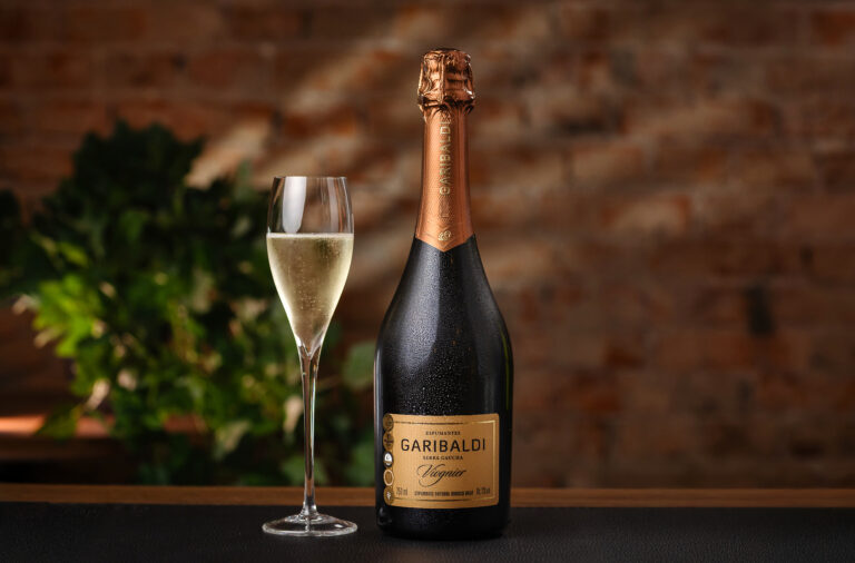 Cooperativa Vinícola Garibaldi assina parceria com a Jazz Mansion